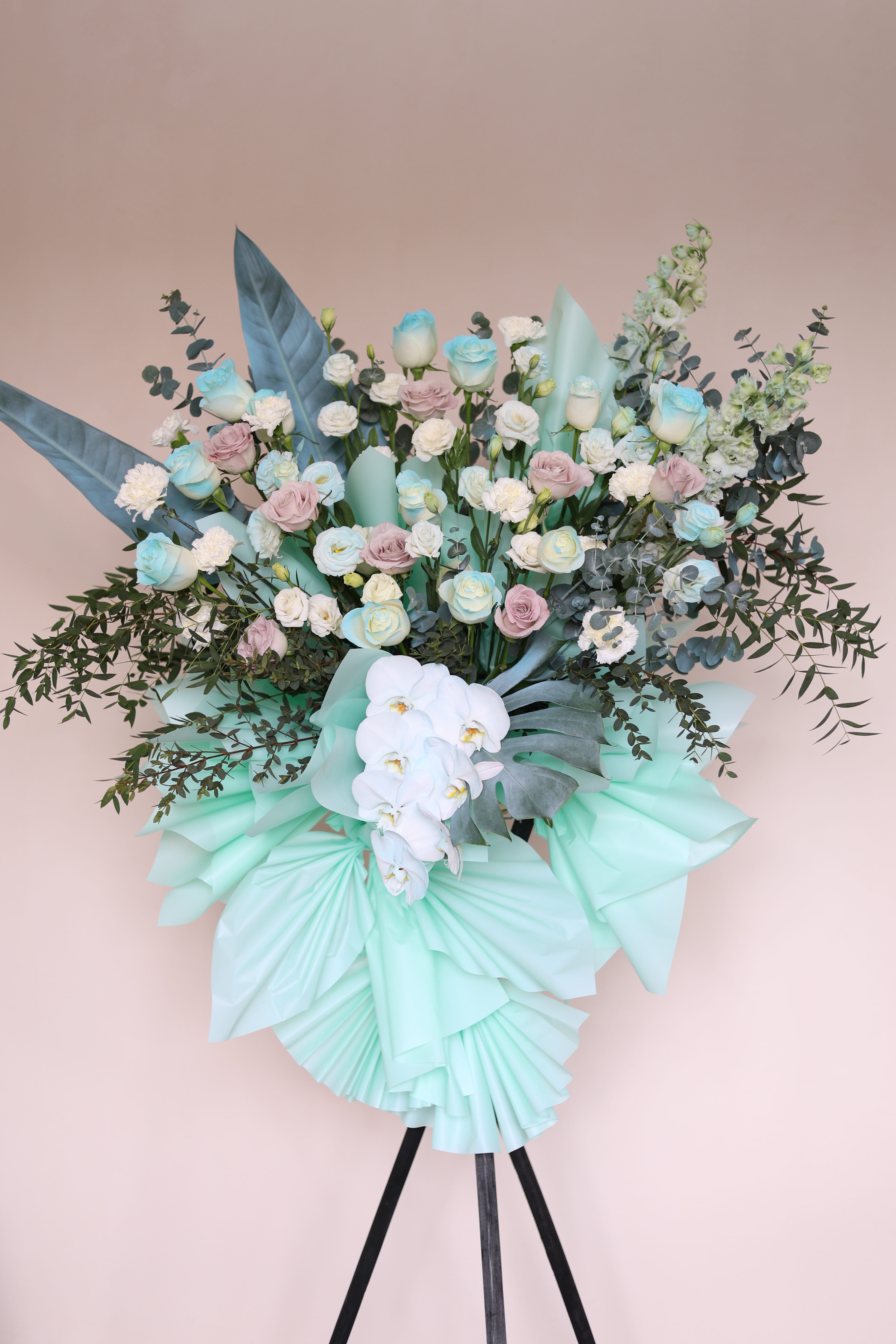 Turquoise Delight Flower Stand