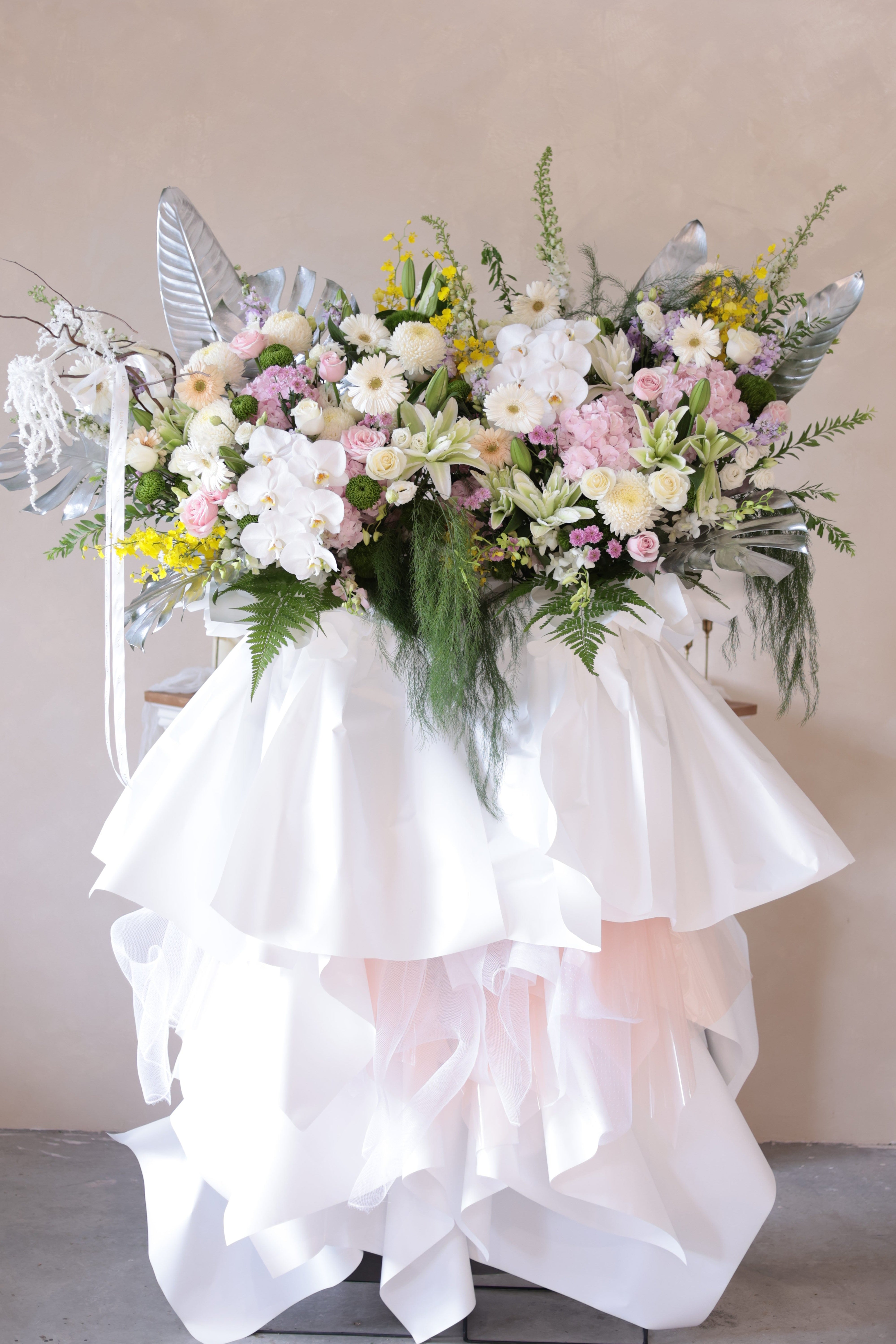 Cloud Halo Condolence Flower Stand