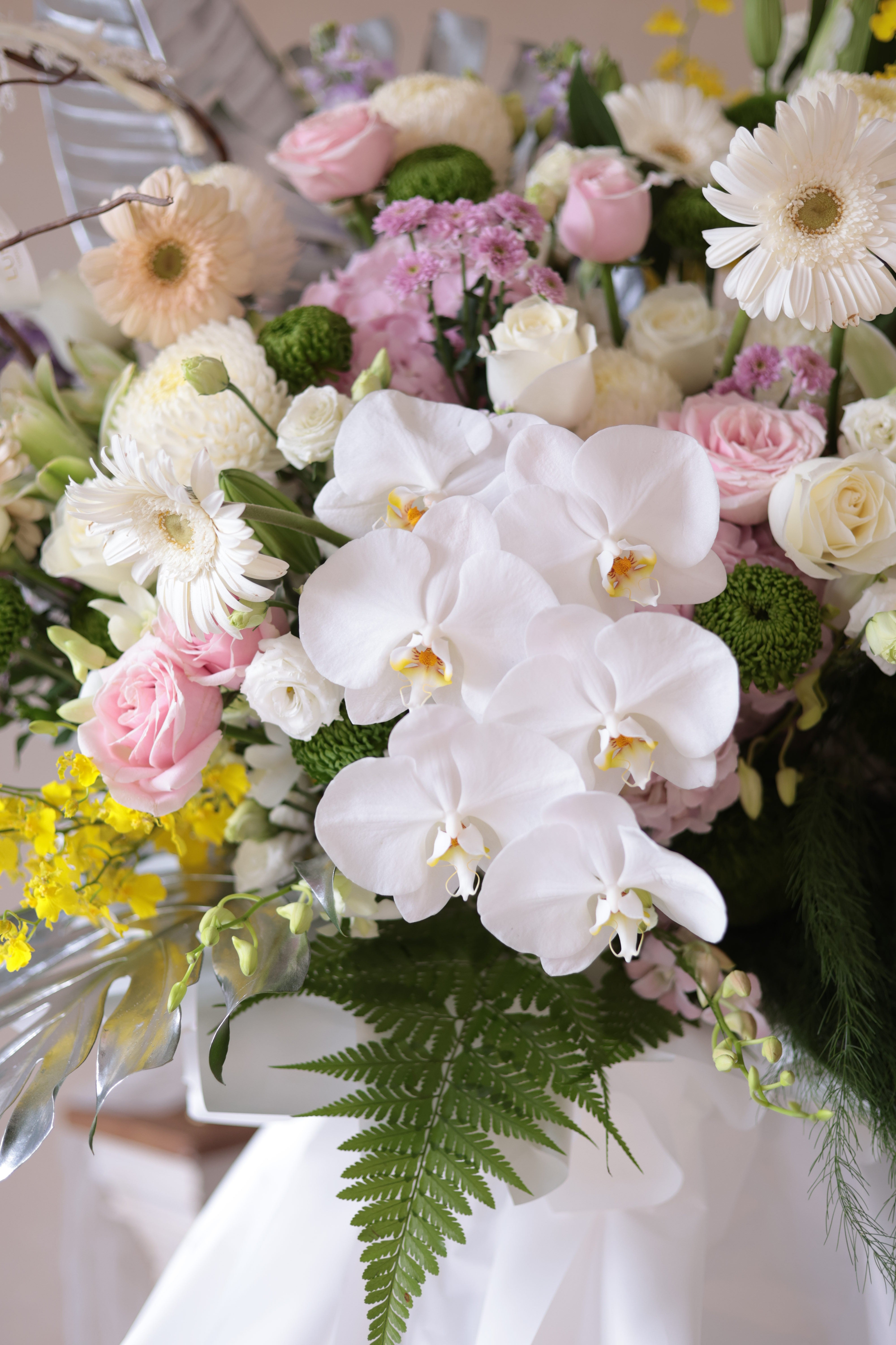 Cloud Halo Condolence Flower Stand