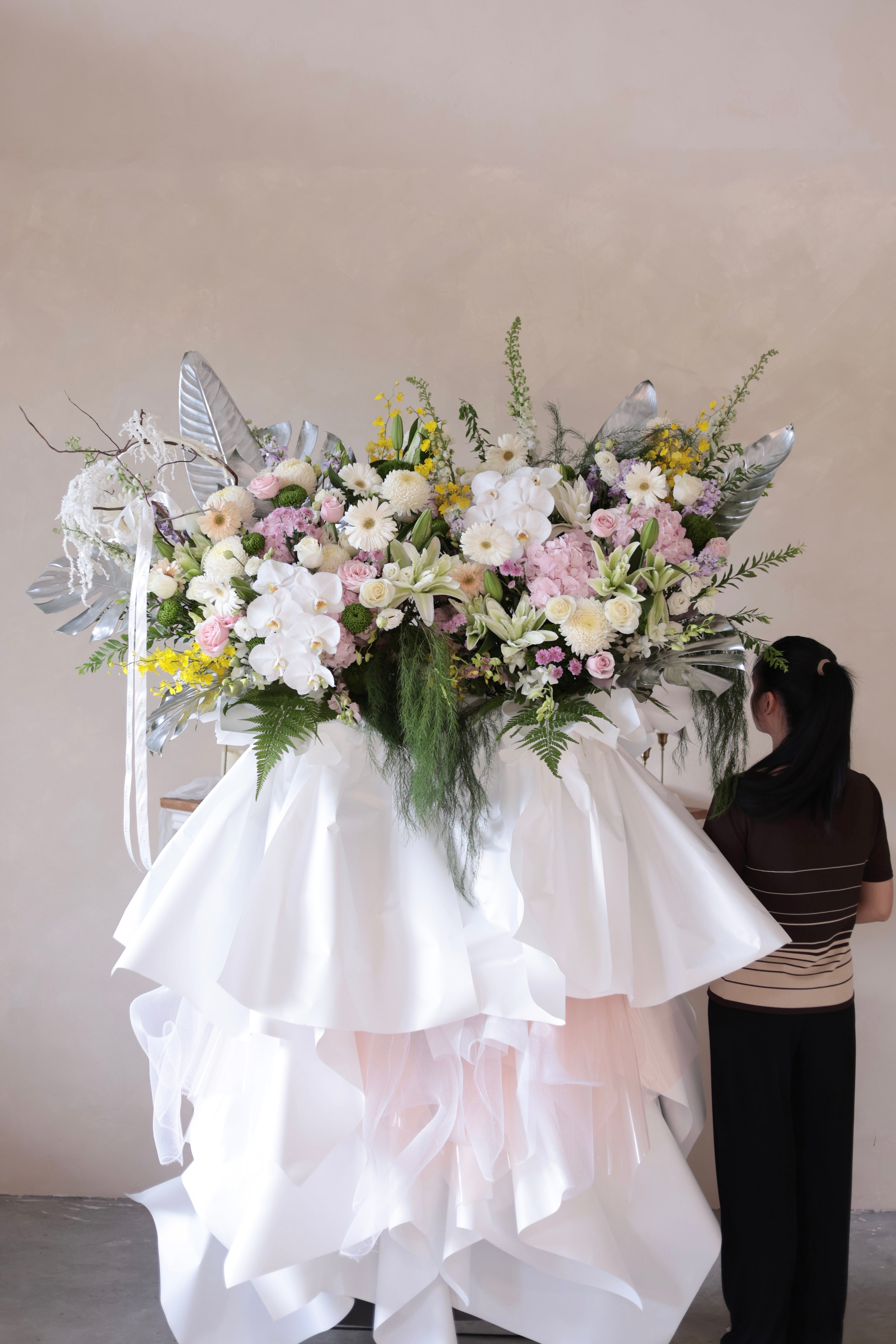 Cloud Halo Condolence Flower Stand